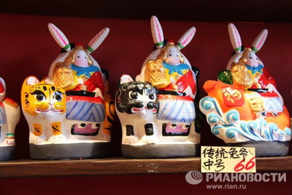 Год Кролика по лунному календарю встречают жители Китая 