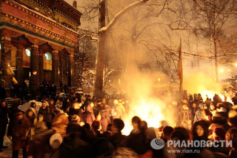 Буддисты отмечают праздник Дугжууба - особый обряд очищения в канун нового года