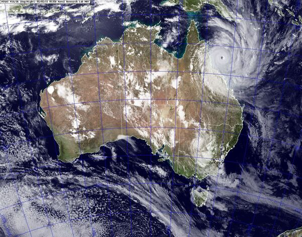 Спутниковое изображение циклона Ясси, надвигающегося на Австралию 