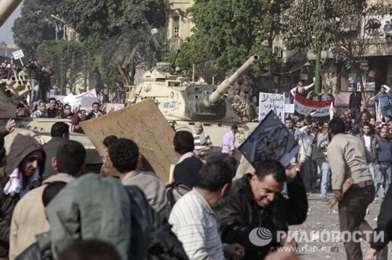 Столкновения сторонников и противников Хосни Мубарака в Каире