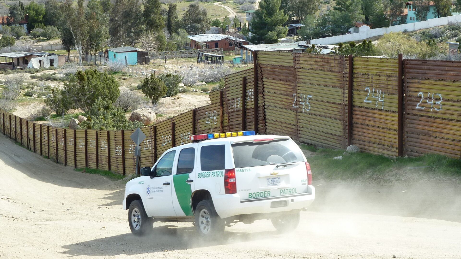 Можно закрыть границы. Пограничники США на границе с Мексикой. Американо Мексиканская граница. Мексиканские пограничники. Мексика границы.