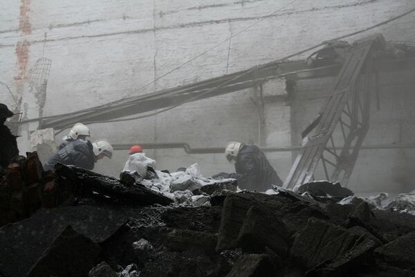 Обрушение крыши цеха стройкомпании в Новосибирске