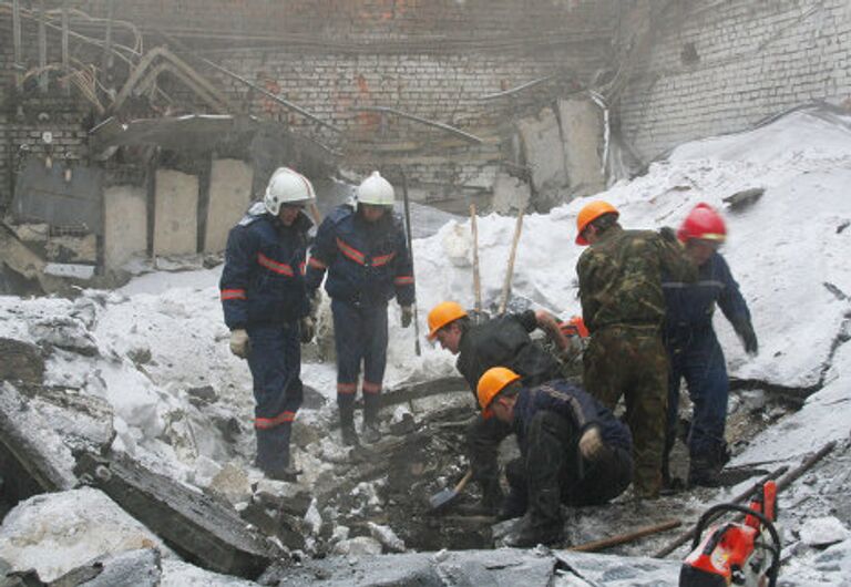 Обрушение кровли заводского цеха в Новосибирске