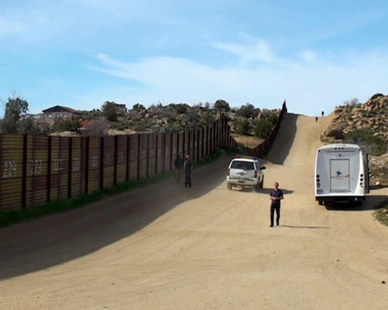 Стена на границе с Мексикой не спасает США от нелегальных мигрантов