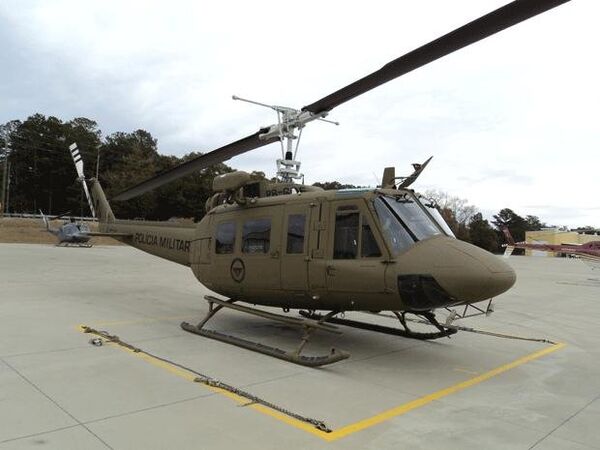 Американский военно-транспортный вертолет Huey
