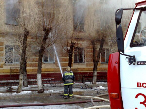 Пожар в здании старой постройки в Волгограде