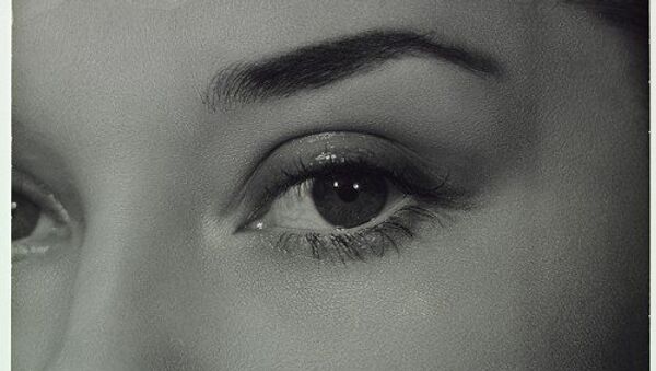 Ангус МакБин. Одри Хепберн,1951. Работа предствлена на фотовыставке ХХ век. Великие мгновения в гламуре
