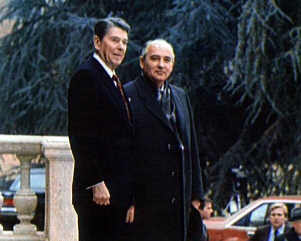 Первая встреча Рональда Рейгана и Михаила Горбачева. 1985 год