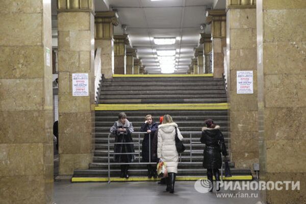 Переход на станцию Парк культуры кольцевая со станции Парк культуры Сокольнической линии закрыт