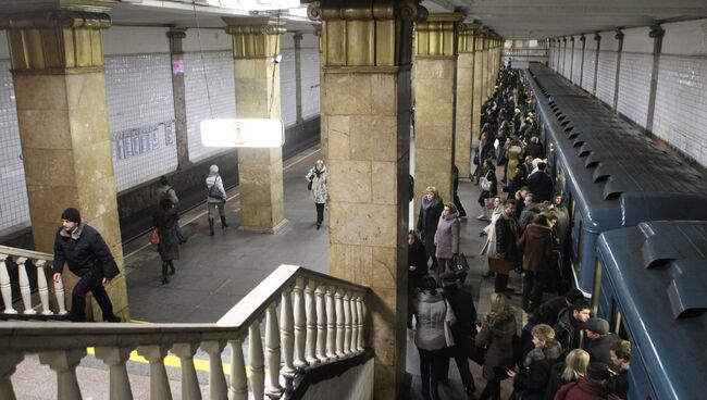 Станция метро в Москве. Архив