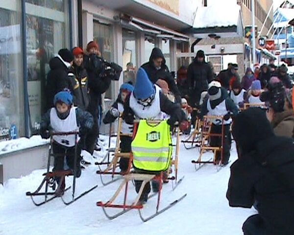 Улицы Киркенеса стали трассами для гонщиков на финских санках 