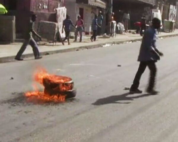 Гаитяне забаррикадировали улицы Порт-о-Пренса мусорными баками