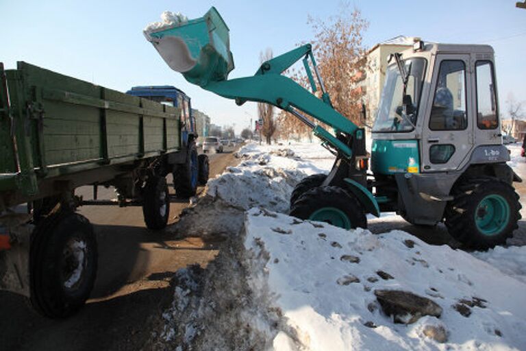 Уборка снега в г. Арсеньеве Приморского края