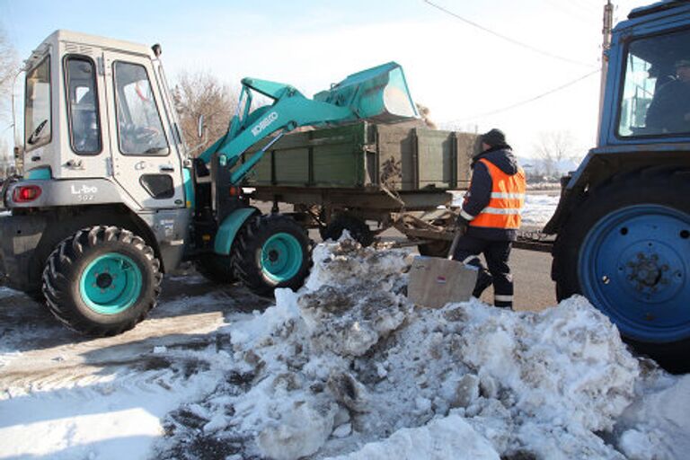 Уборка снега в г. Арсеньеве Приморского края