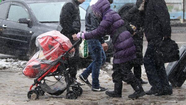 Последствия снегопада в Москве. Архив