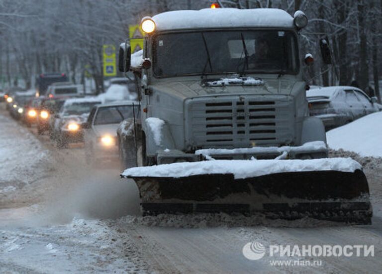 Последствия снегопада в подмосковном Троицке