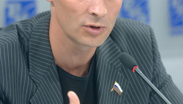 Евгений Ройзман в РИА Новости на пресс-конференции 
