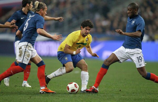 Игровой момент матча Франция - Бразилия