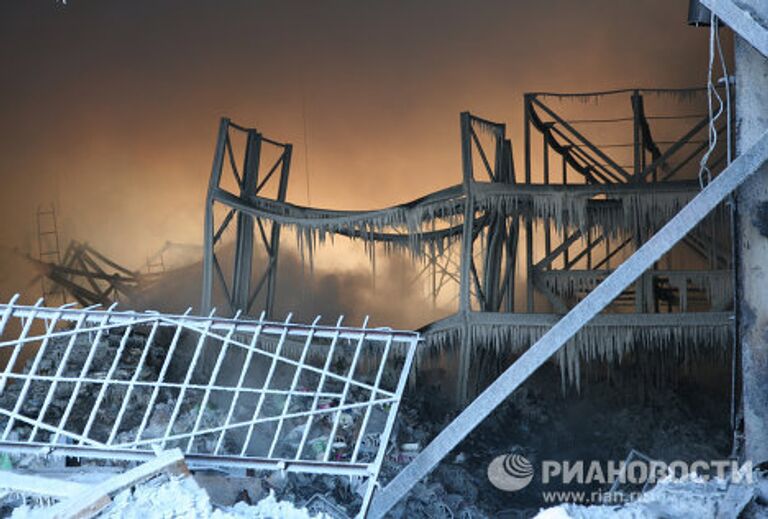 Последствия пожара на складе в Перми