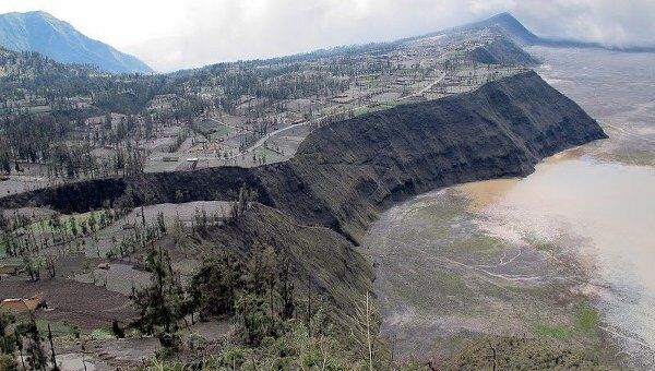 Извержение вулкана Бромо , Индонезия, восточная Ява. Архив