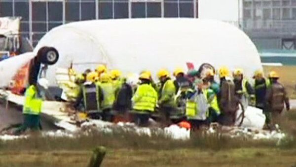 Несколько человек выжили при крушении самолета. Видео с места ЧП