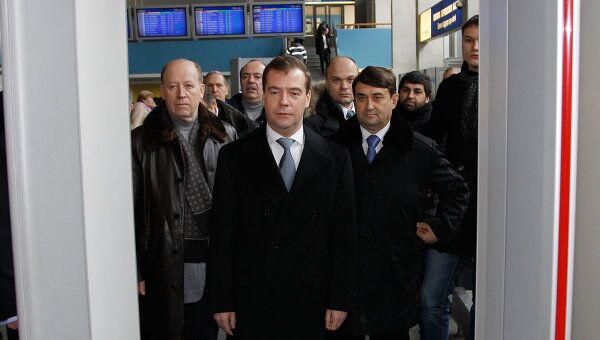 Проверка Д.Медведевым системы безопасности аэропорта Внуково