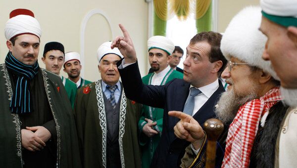 Дмитрий Медведев посетил первую уфимскую соборную мечеть