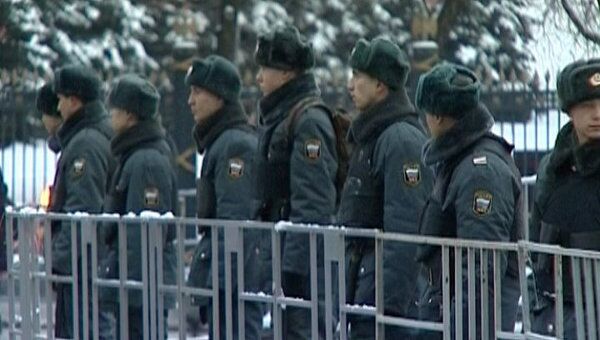 Тысячи милиционеров оцепили Манежную площадь