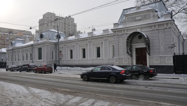 Здание галереи Триумф, где продолжается обыск