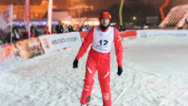 На турнире по фристайлу в Москве лыжники летали и кувыркались в небе