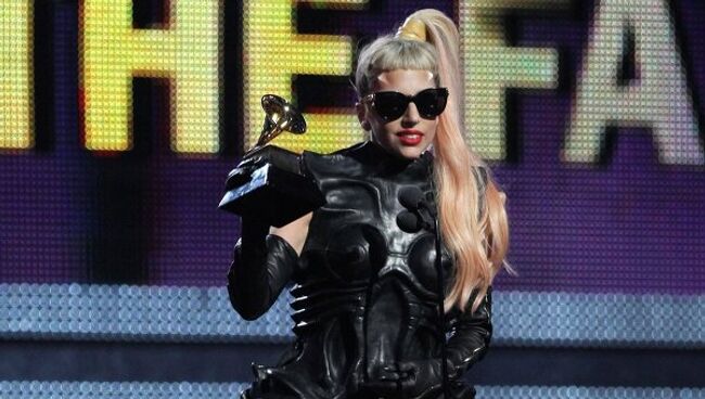 Lady Gaga на вручении премии Grammy-2011