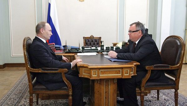 Премьер-министр РФ Владимир Путин провел рабочую встречу с Андреем Костиным