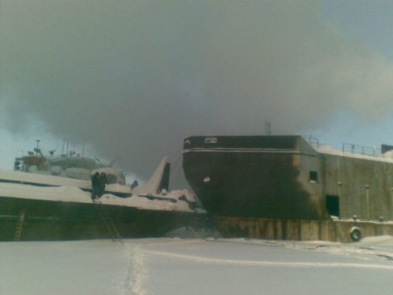 Пожар на сухогрузе в Нижнем Новгороде