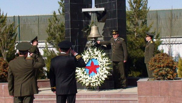 В посольстве РФ в Афганистане возложили венки к памятнику воинам-интернационалистам