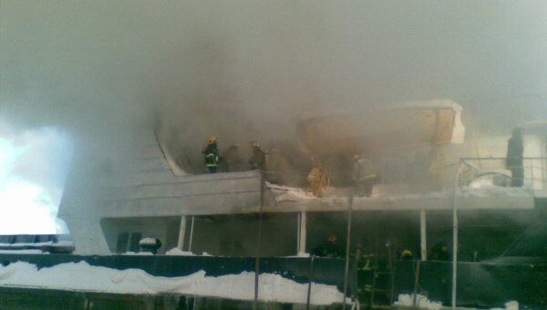 Пожар произошел во вторник утром на сухогрузе Невский 18 