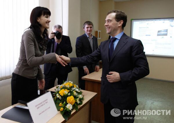 Д. Медведев посетил филиал Краснознаменского центра занятости населения