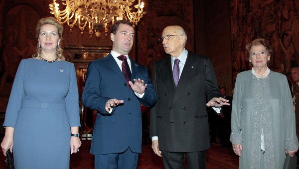 Президент РФ Дмитрий Медведев с супругой в Квиринальском дворце
