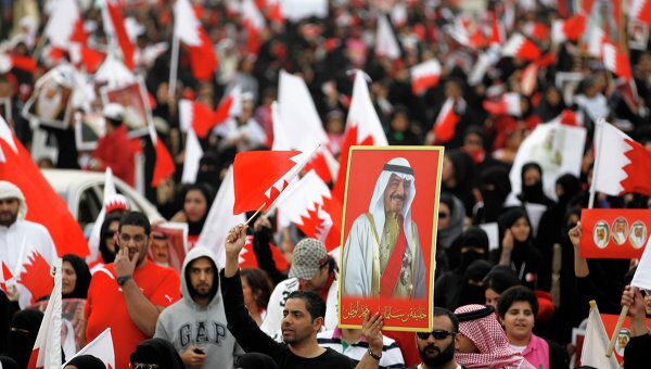 Участники антиправительственных демонстраций в Бахрейне