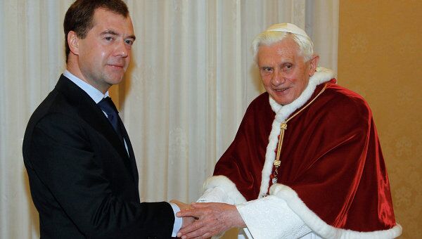 Президент РФ Д.Медведев на встрече с Папой Римским Бенедиктом ХVI. 2011 год