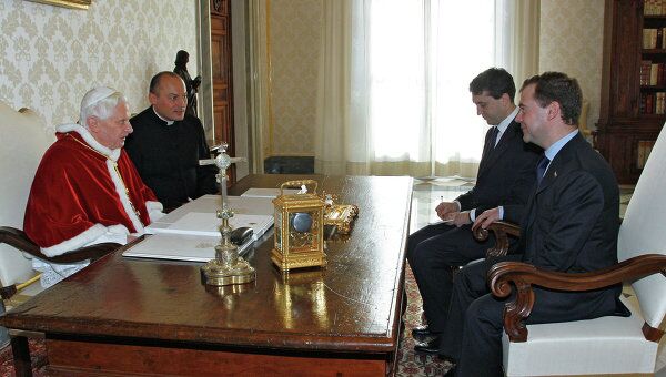 Президент РФ Д.Медведев встретился с Папой Римским Бенедиктом ХVI