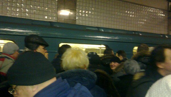 Сбой в движении поездов на красной линии метро в Москве
