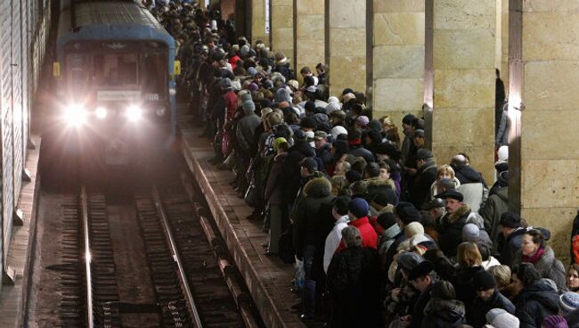 Сбой в движении поездов на Сокольнической линии московского метрополитена. Архив