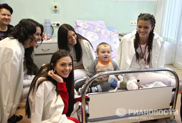 Участницы конкурса Мисс Россия посетили центр им. А.Н. Бакулева