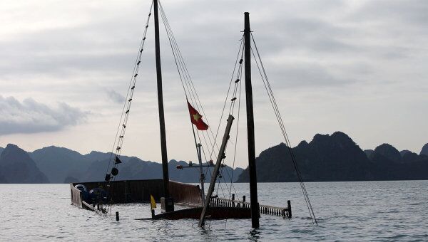 Судно с иностранными туристами затонуло в водах Вьетнама