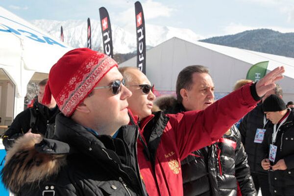 Дмитрий Медведев и ВладимирПутин посетили горнолыжный комплекс Роза Хутор