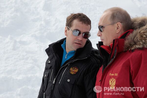 Дмитрий Медведев и Владимир Путин посетили горнолыжный комплекс Роза Хутор