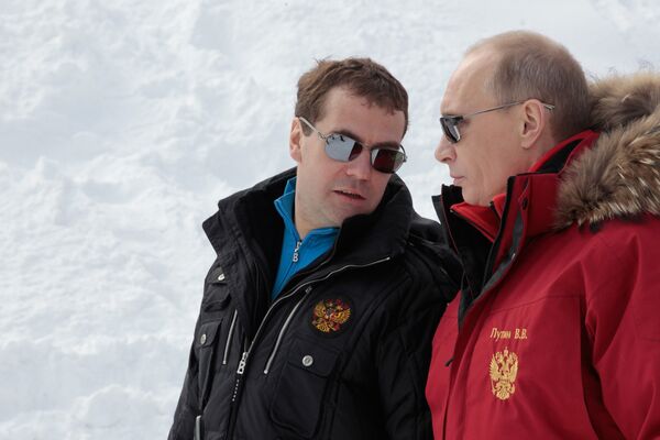 Дмитрий Медведев и Владимир Путин (слева направо)