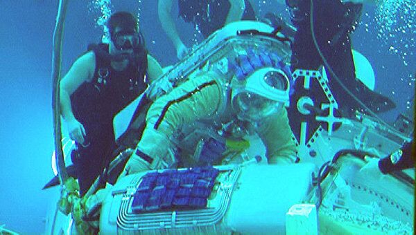 Невесомость космической бездны экипажи МКС пробуют под водой