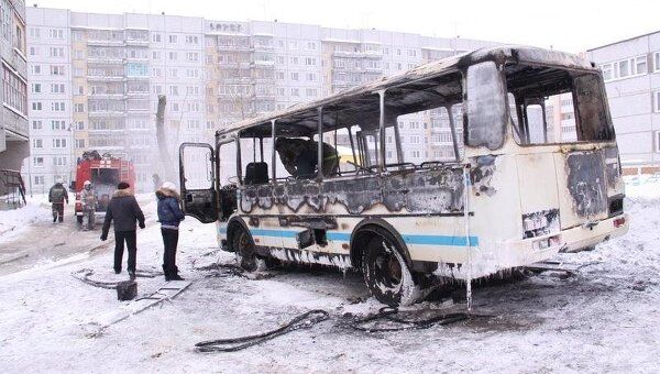 В Архангельске из-за взрыва газового баллона сгорел автобус
