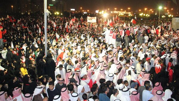 Многотысячная демонстрация в поддержку правящего режима прошла на площади у центральной мечети Манамы Фатих